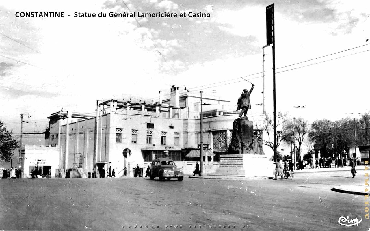 Constantine - Statue du General Lamoriciere et Casino.jpg